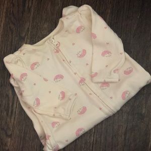 Baby Gap Sleeper 0-3m with adorable ruffle bottom.
